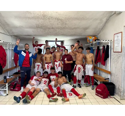 Cuore Biancorosso Sporting, un gol allo scadere vale vetta e sogno campionato