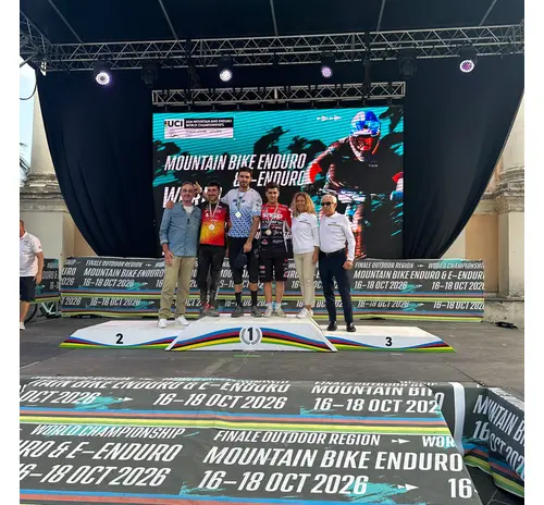 Giacomo Dodino conquista il Mondiale UCI E-Enduro nella categoria Open! 🌈🏆