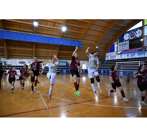 Salernitana formato play-off. Superato il Mondragone, finale conquistata